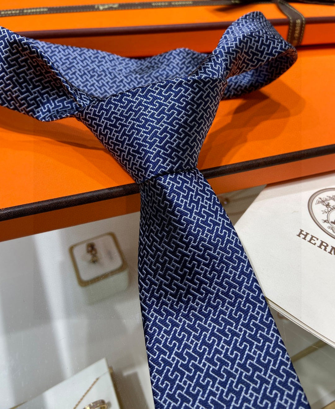 Twill silk hollow H letter tie 1824053005