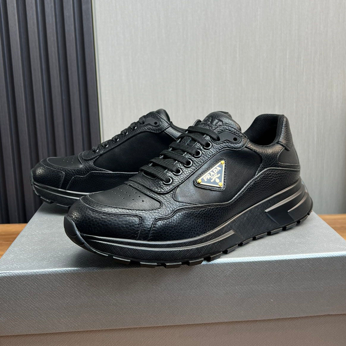 PR Cowhide stitching sneakers 1824102502