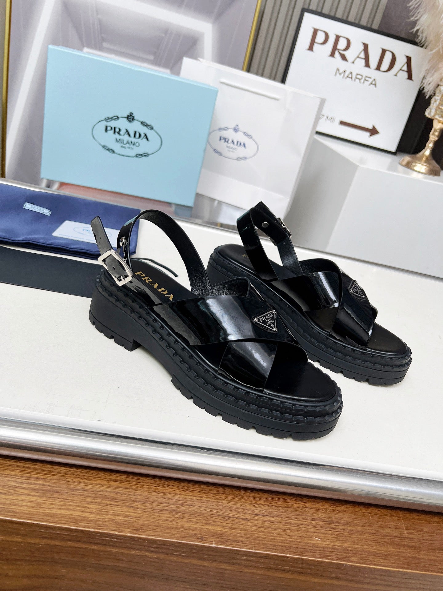 PR sandals 1825051905