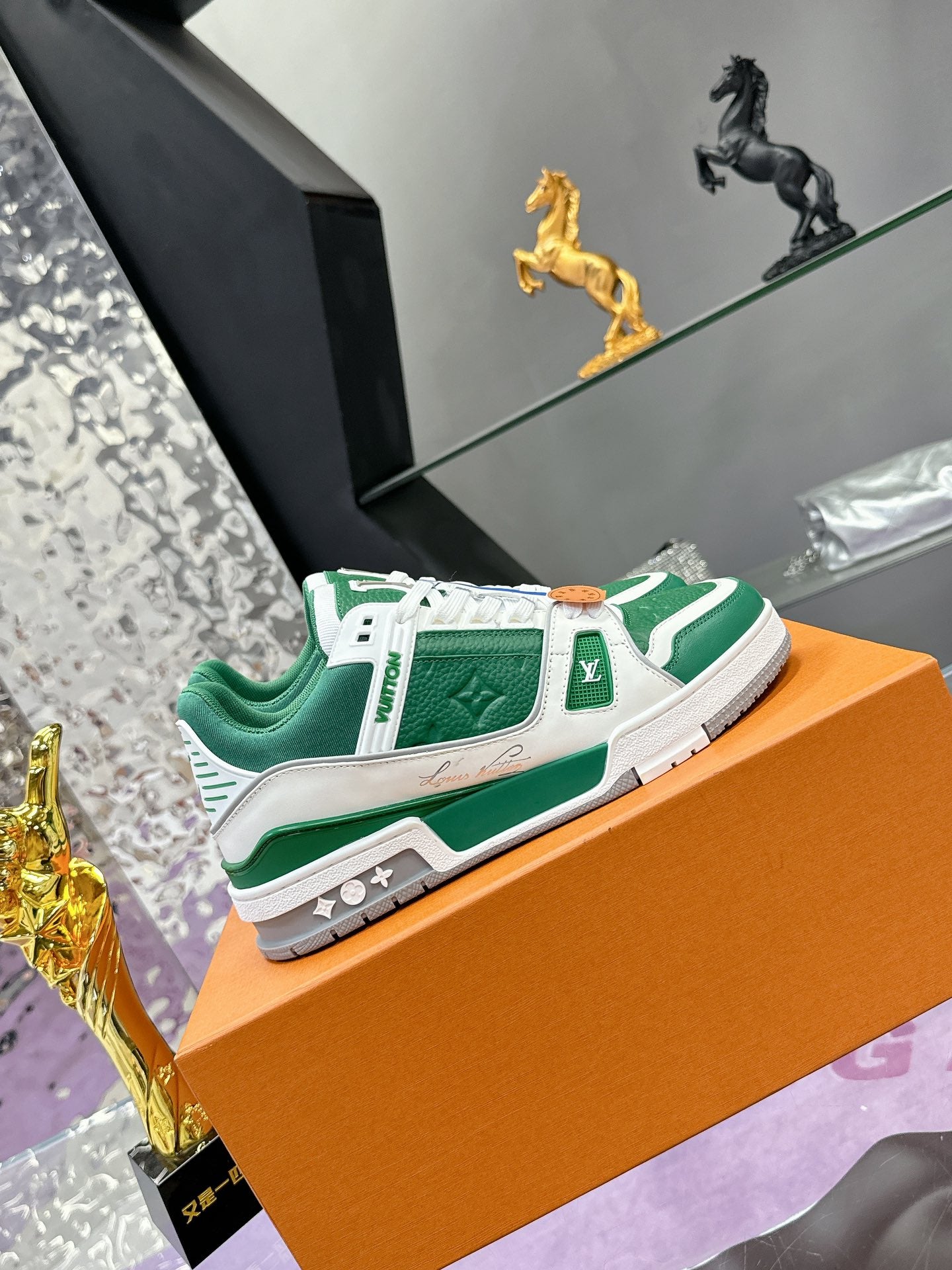 LV Trainer Sneaker 1824120914