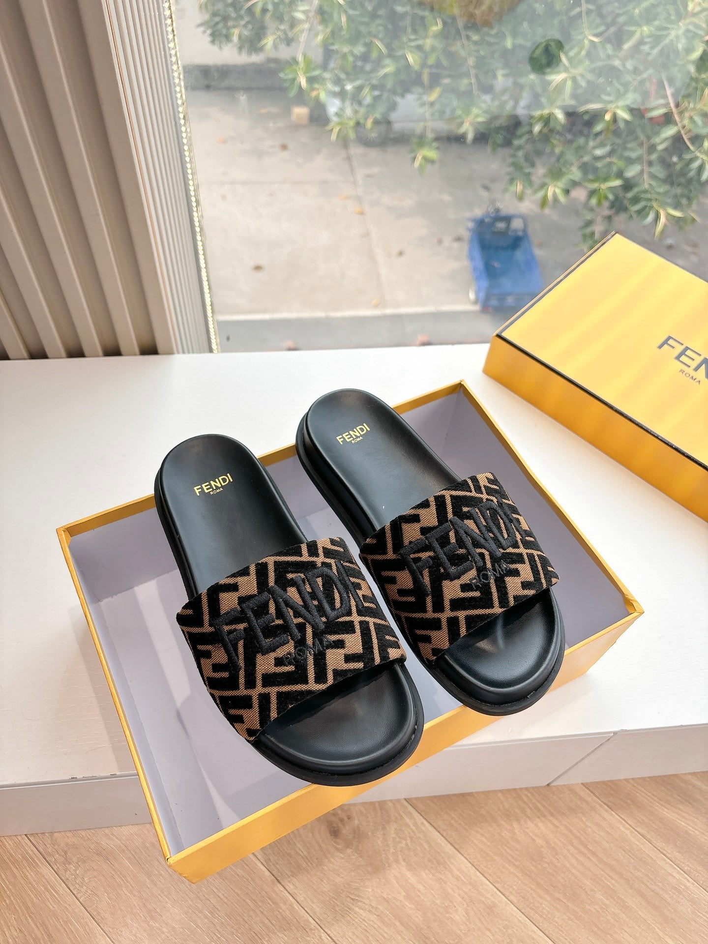 FD Slippers 1825041803