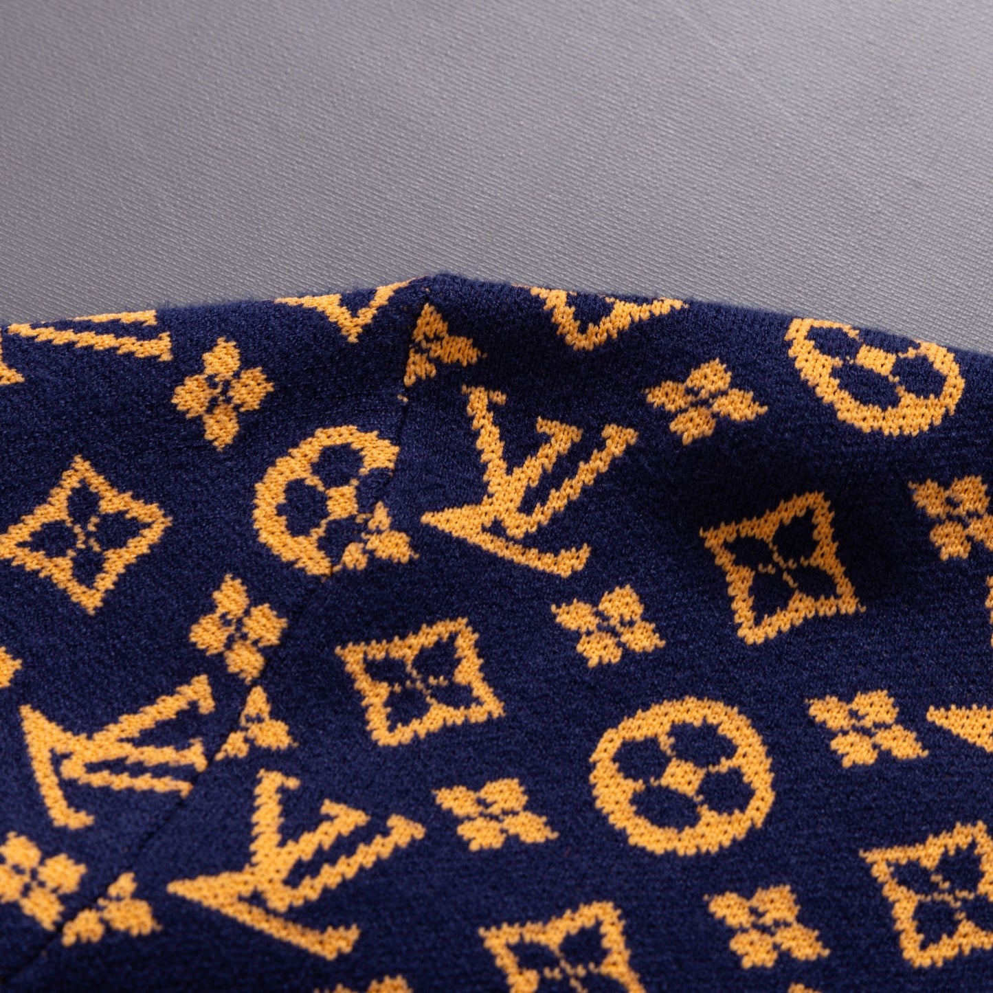 LV Gradient sweater 1824102102