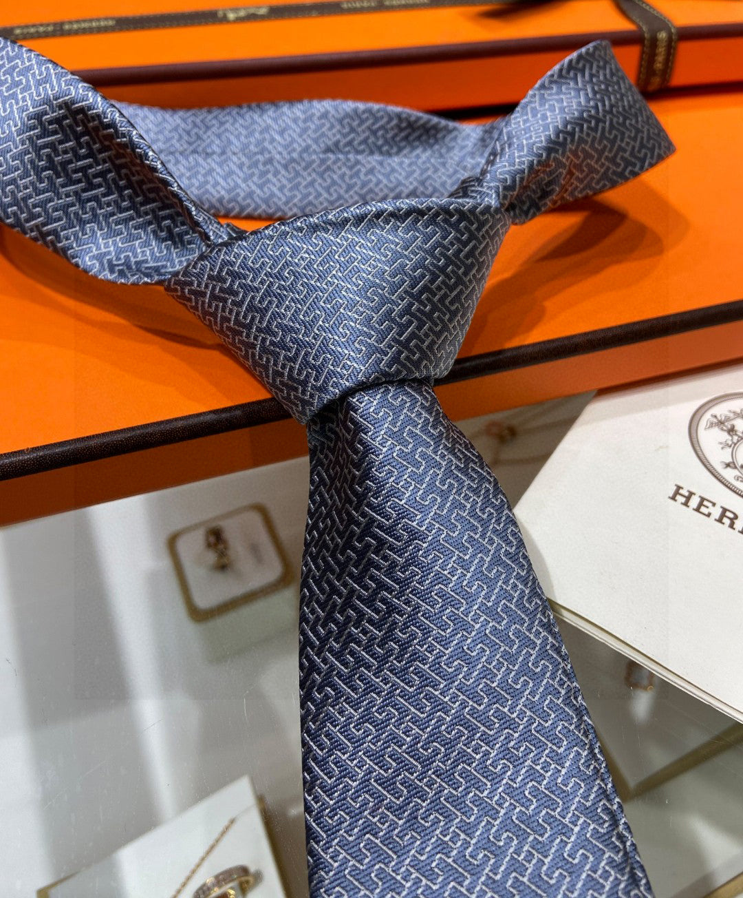 Twill silk hollow H letter tie 1824053005