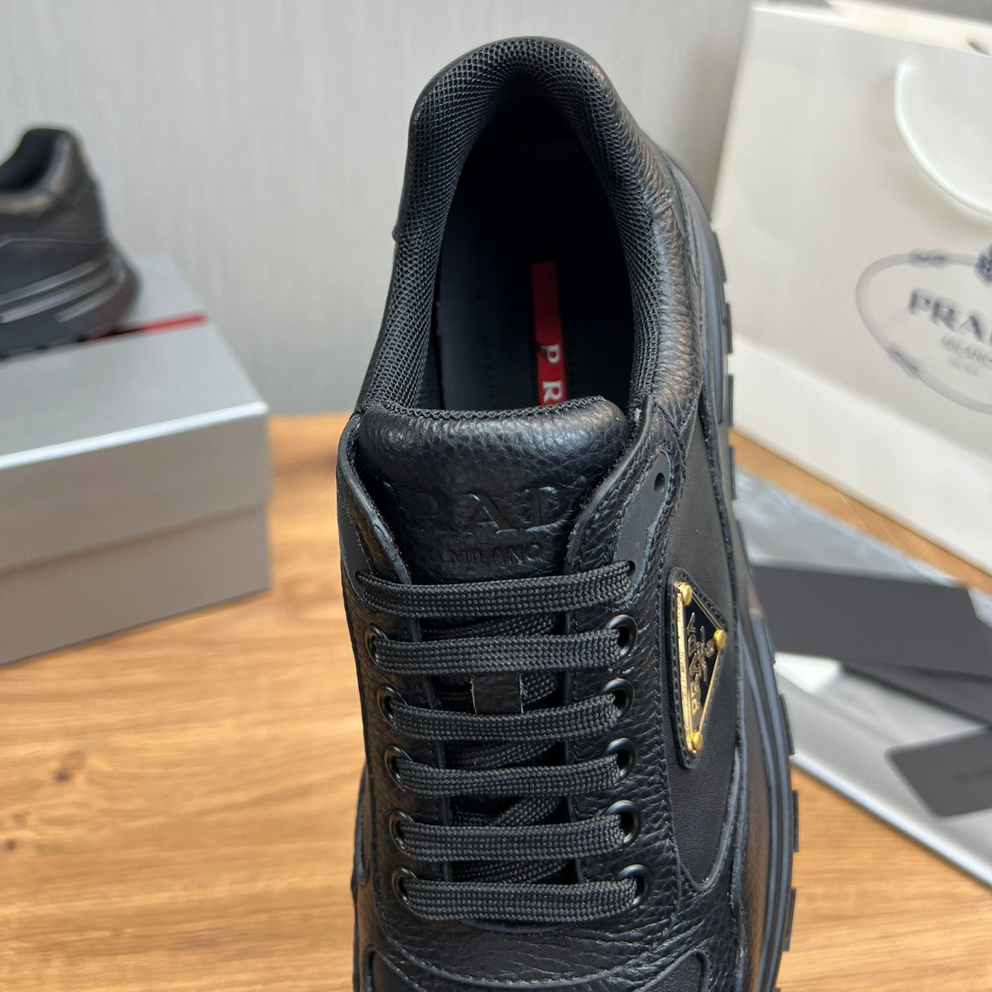 PR Cowhide stitching sneakers 1824102502
