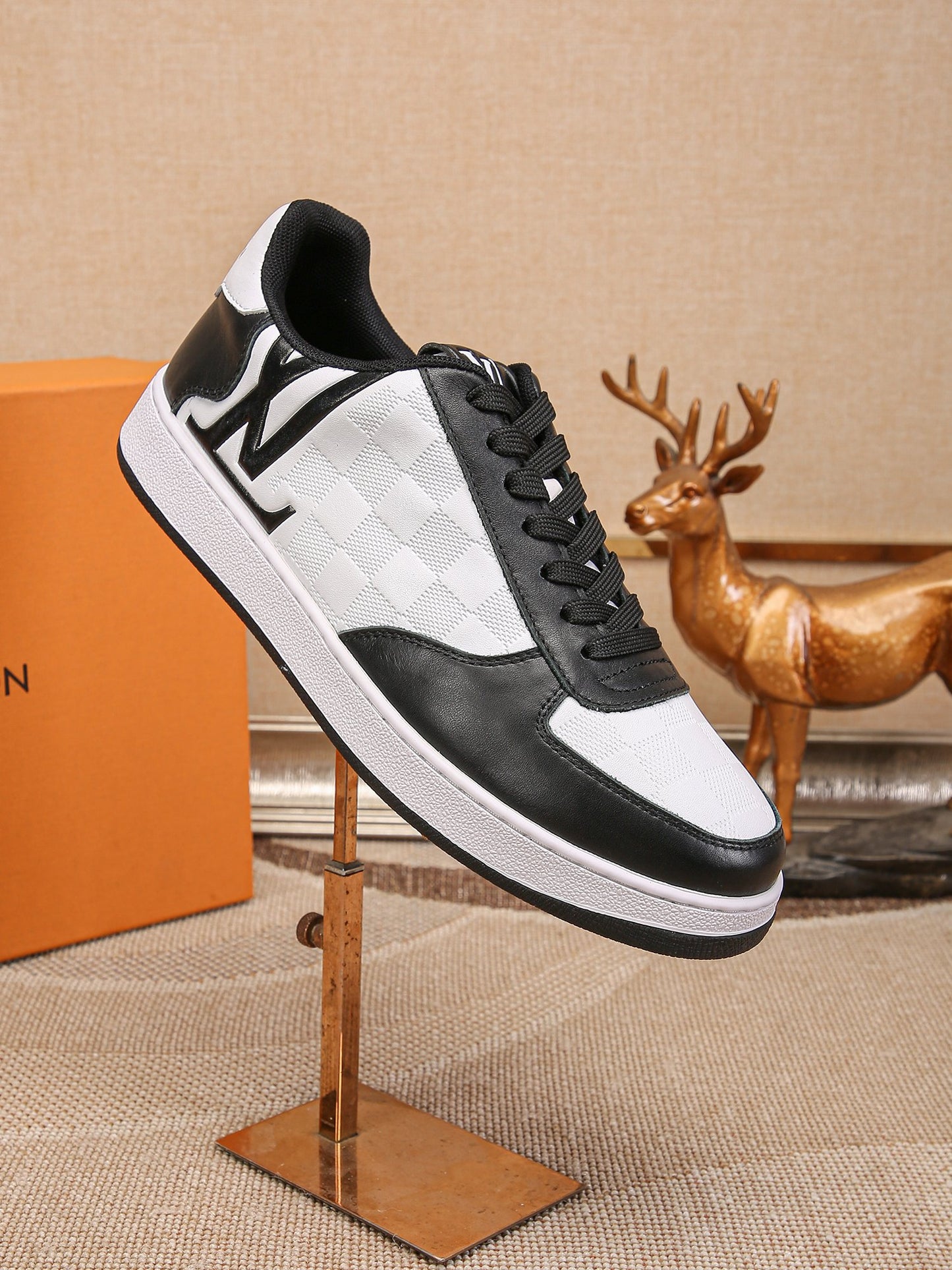 LV sneaker 1825052103