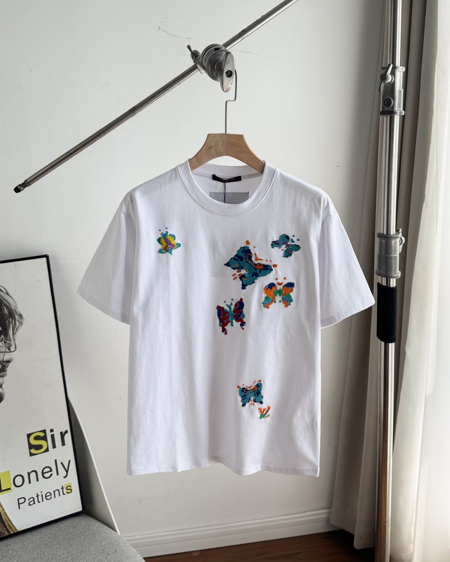 LV Unisex butterfly embroidered T-shirt 1825052210