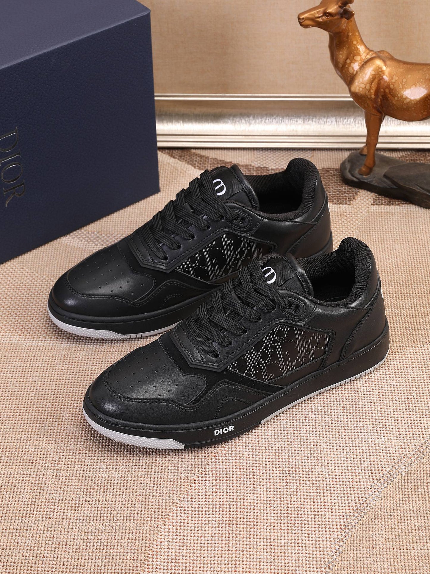 CD B27 Low Top Oblique Sneaker 1825052704