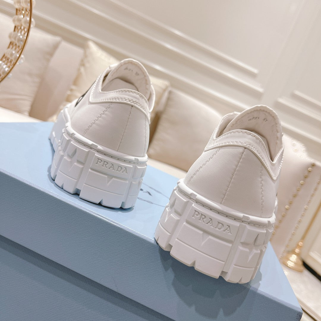 New fashionable and versatile thick-soled sneakers 1024013001