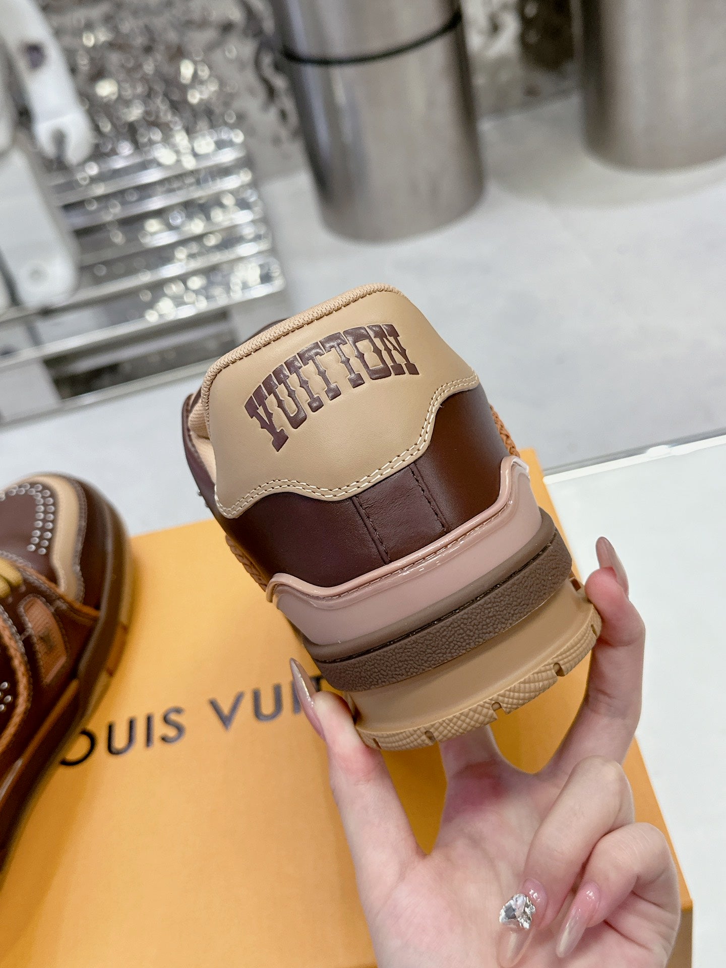 LV Trainer Sneaker 1825041702