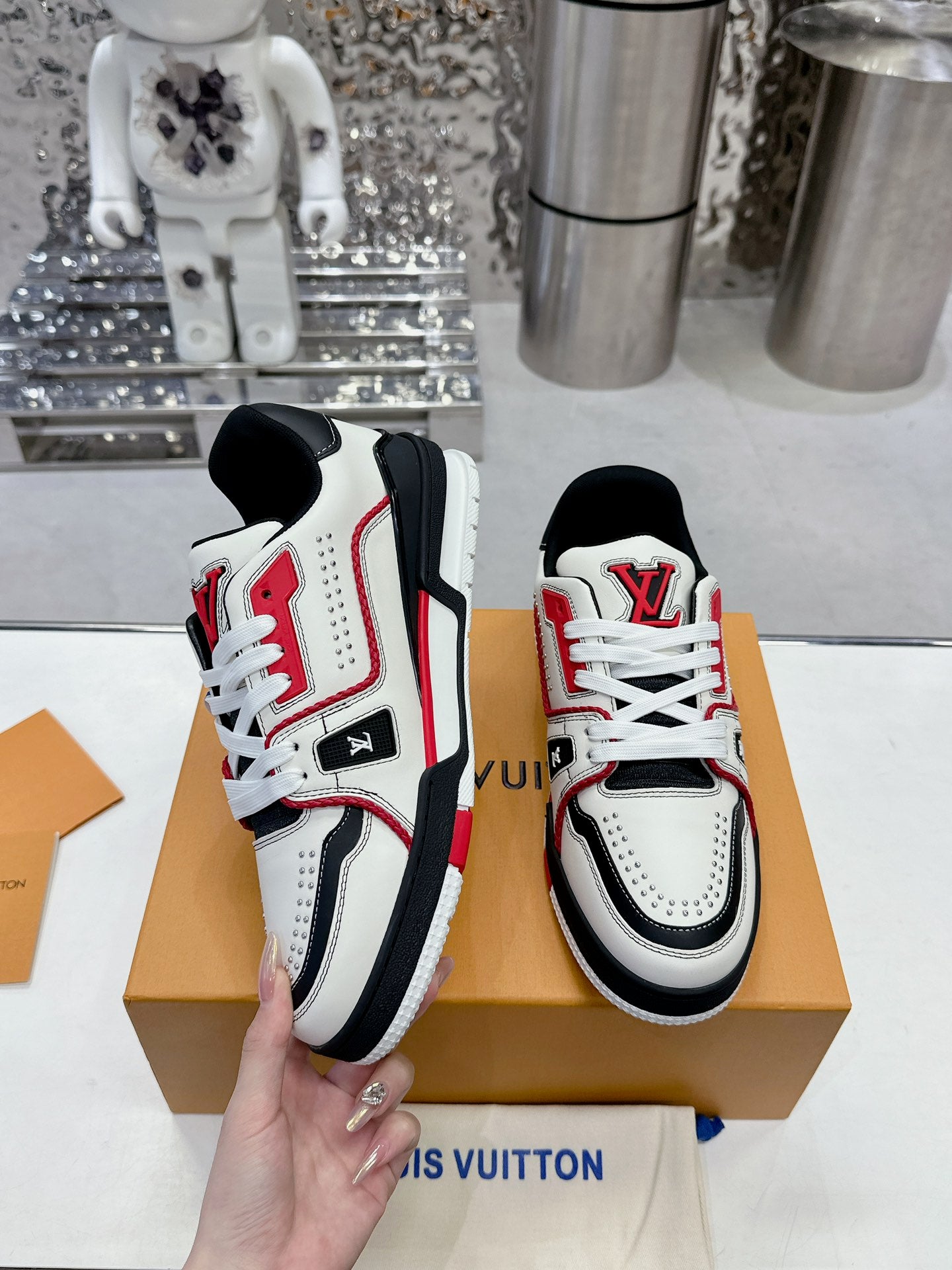 LV Trainer Sneaker 1825041702
