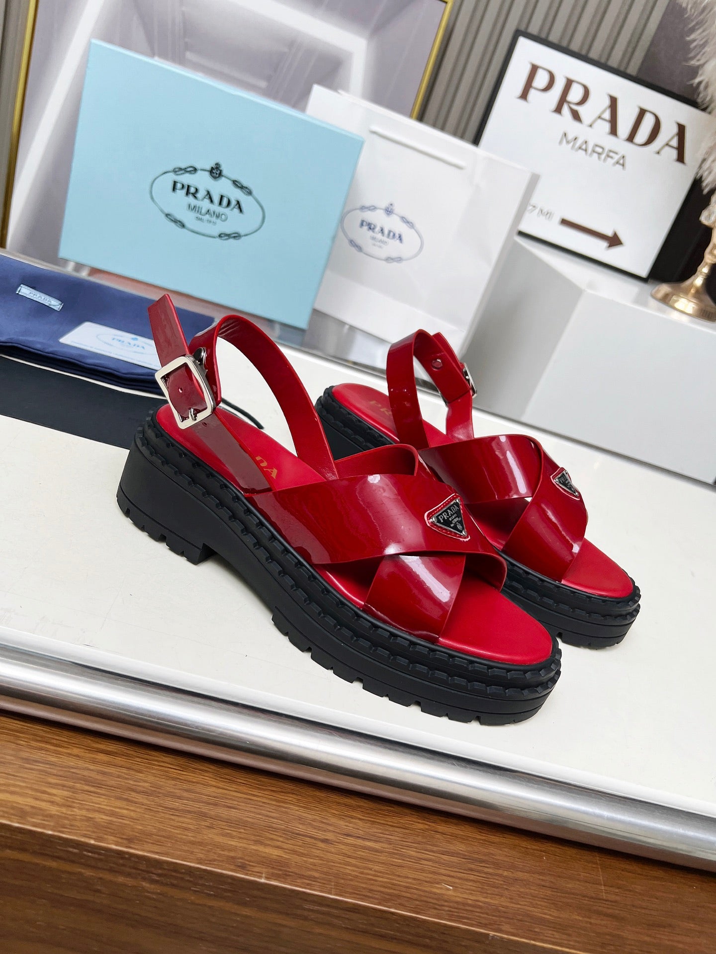 PR sandals 1825051905