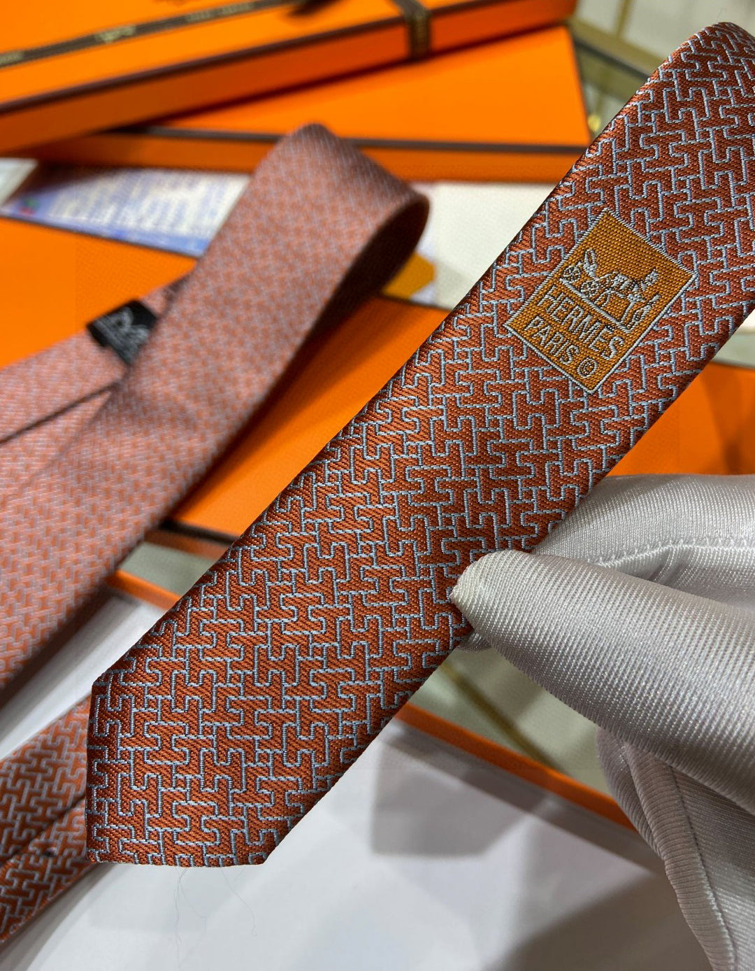 Twill silk hollow H letter tie 1824053005