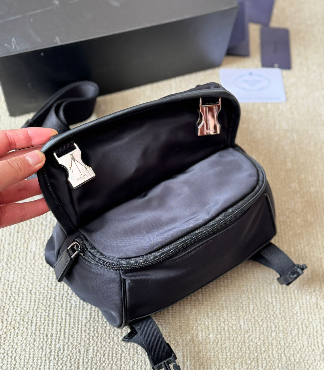 PR Nylon Messenger Bag 1825022008