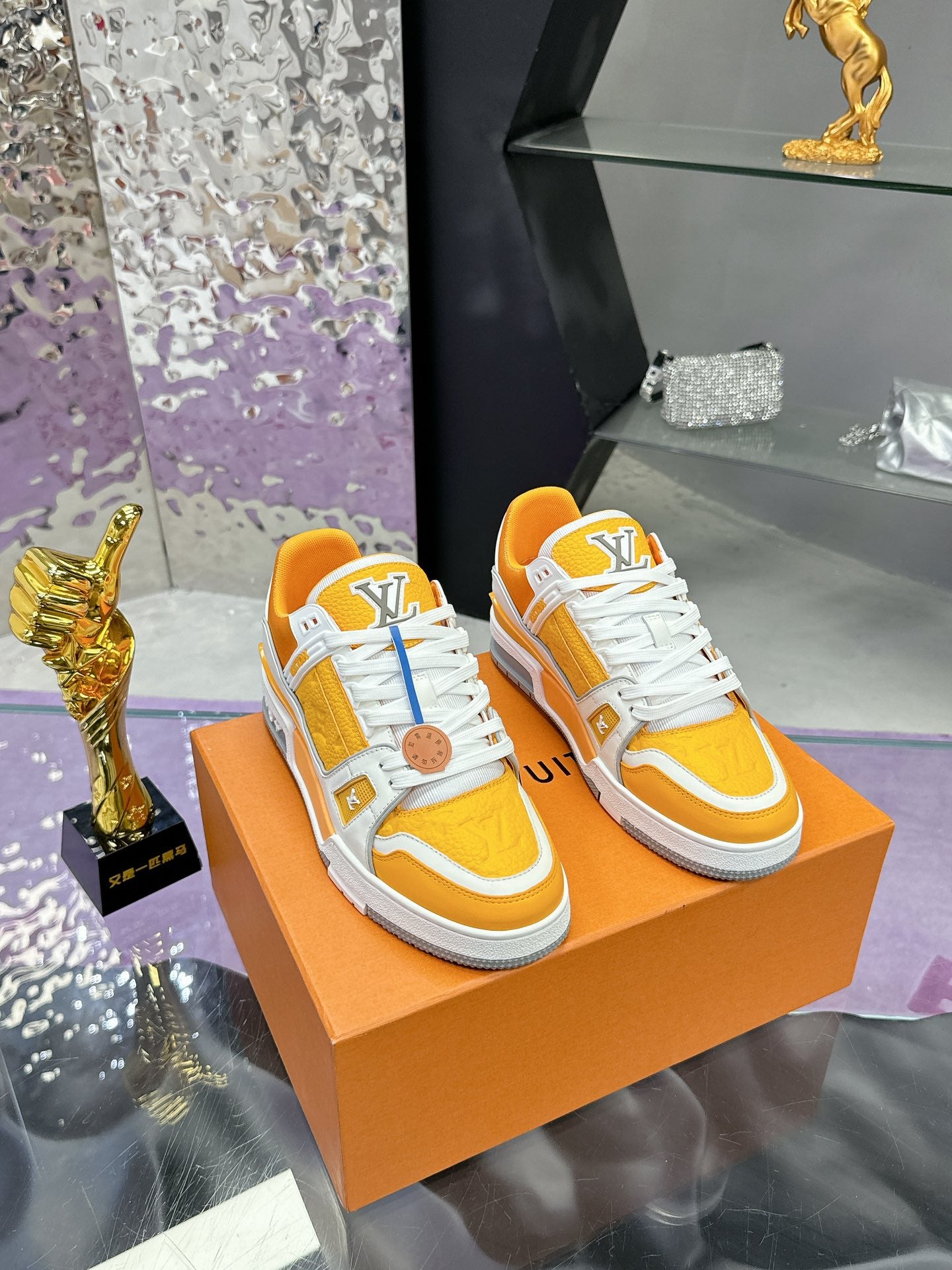 LV Trainer Sneaker 1824120914