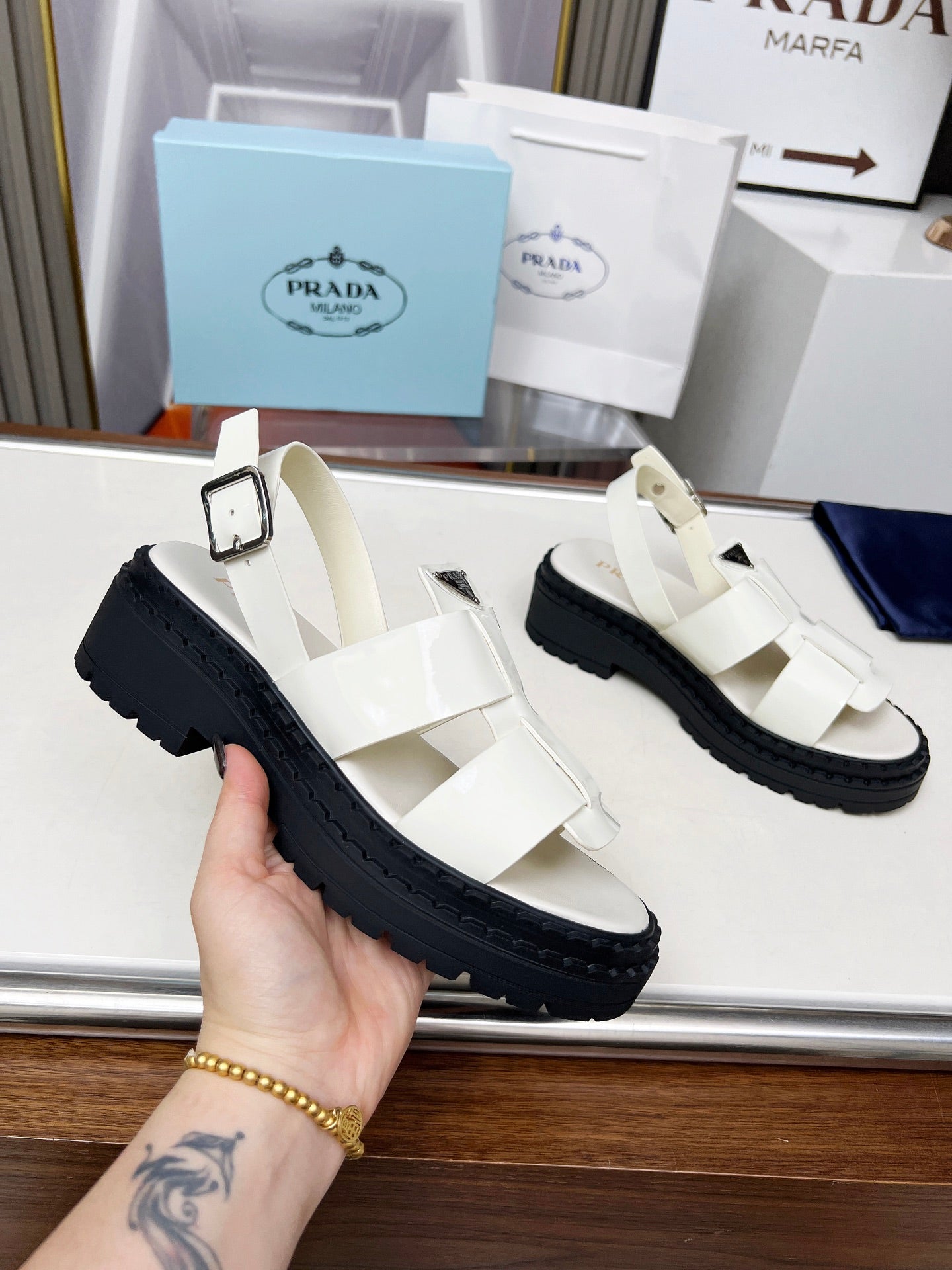 PR sandals 1825051904