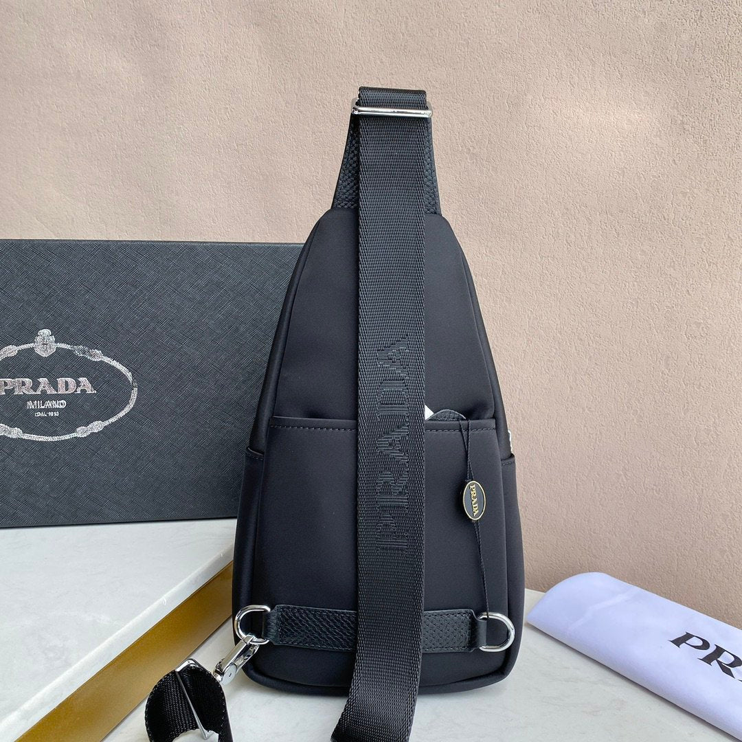 New Fashion Versatile Men's Chest Bag 1023122622