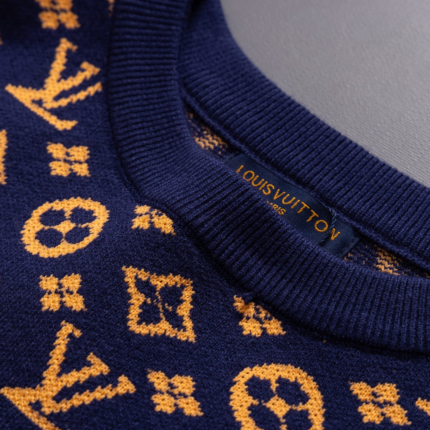 LV Gradient sweater 1824102102