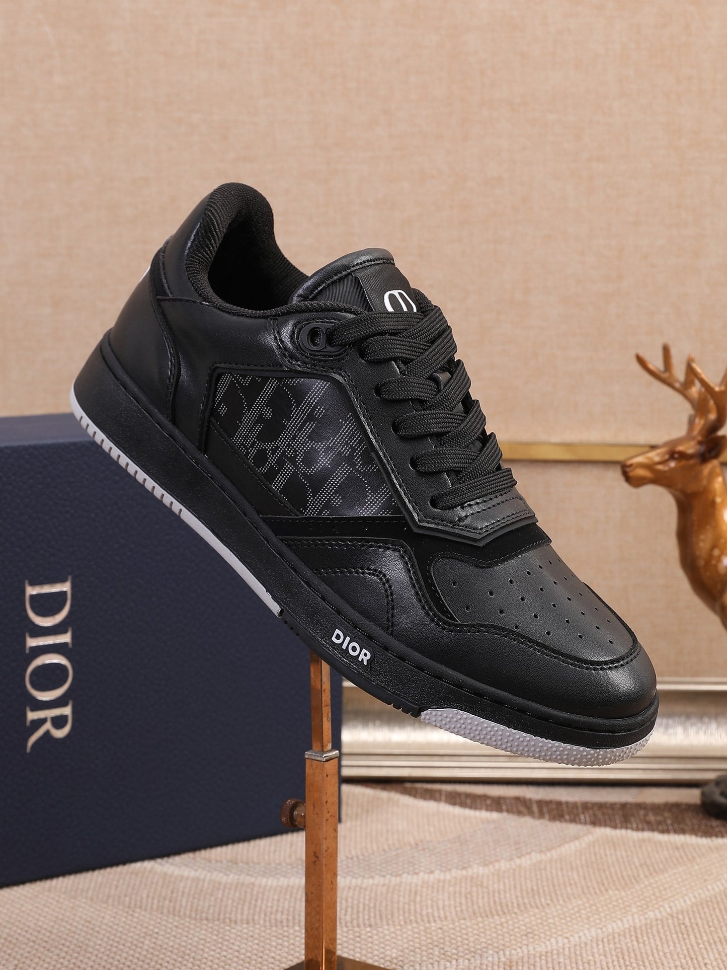 CD B27 Low Top Oblique Sneaker 1825052704