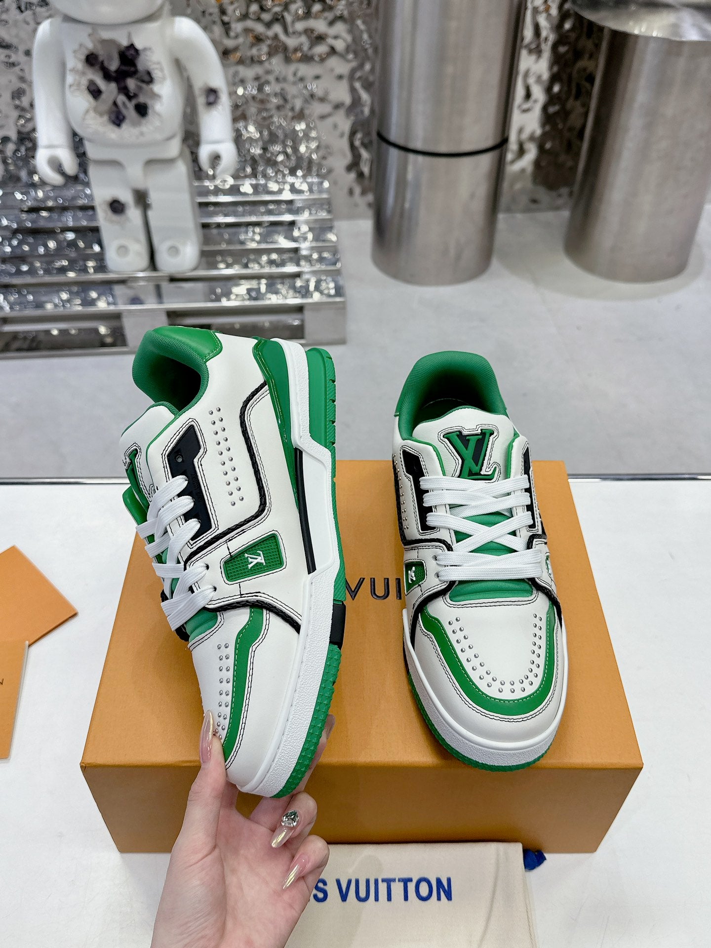 LV Trainer Sneaker 1825041702