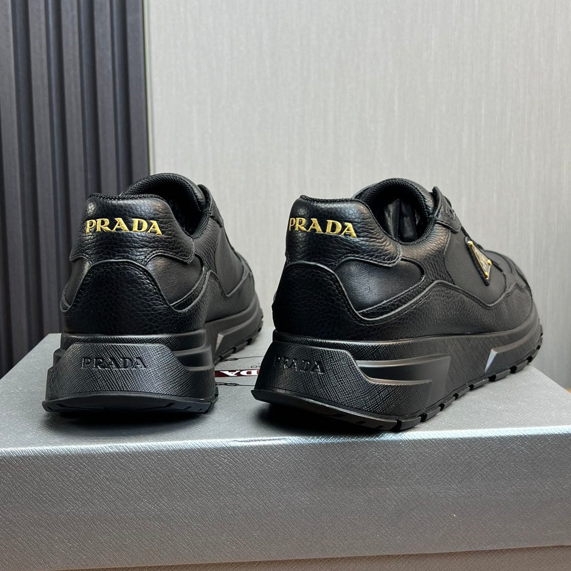 PR Cowhide stitching sneakers 1824102502