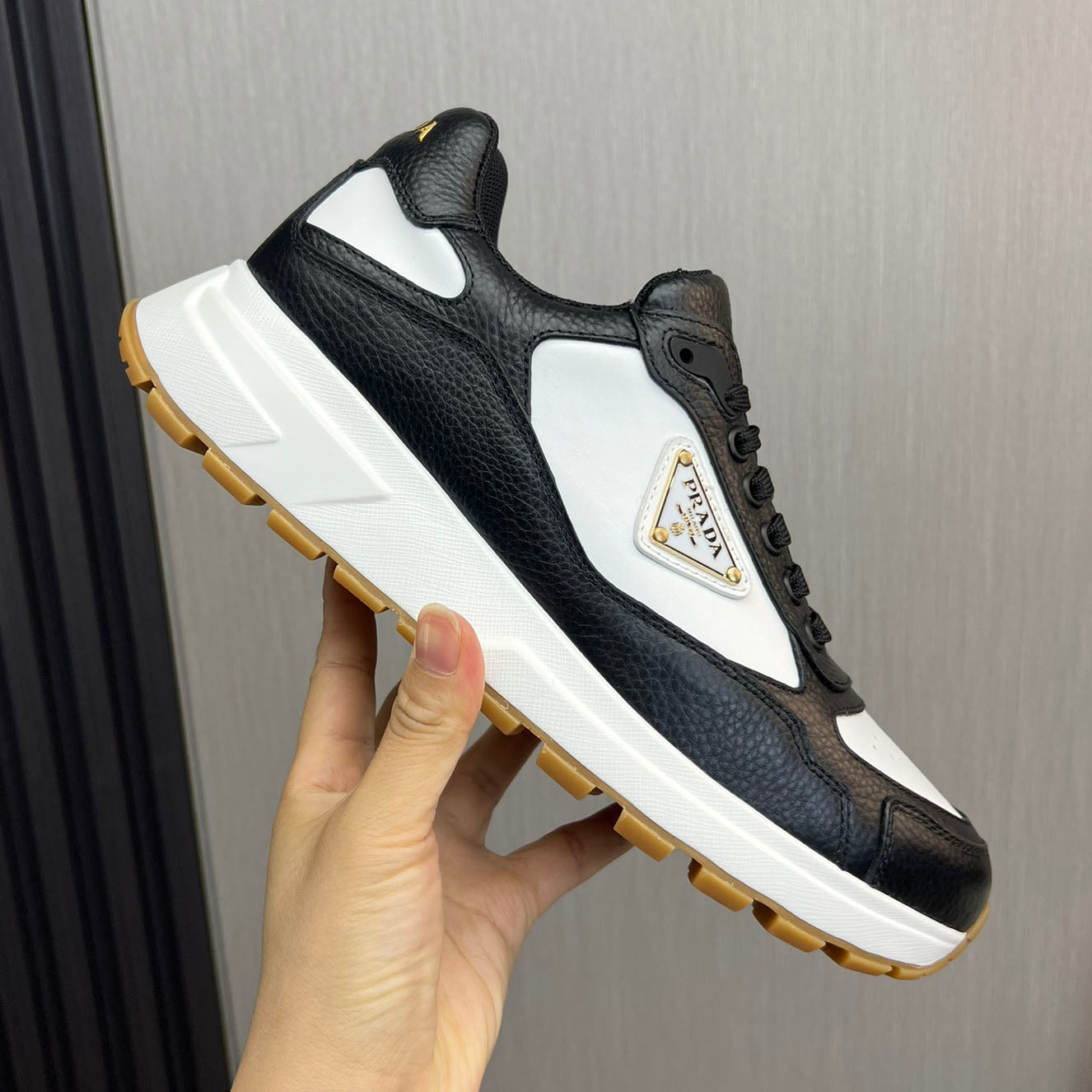 PR Cowhide stitching sneakers 1824102502