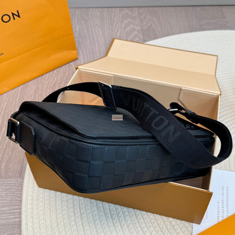 Square pattern messenger bag 1824061104