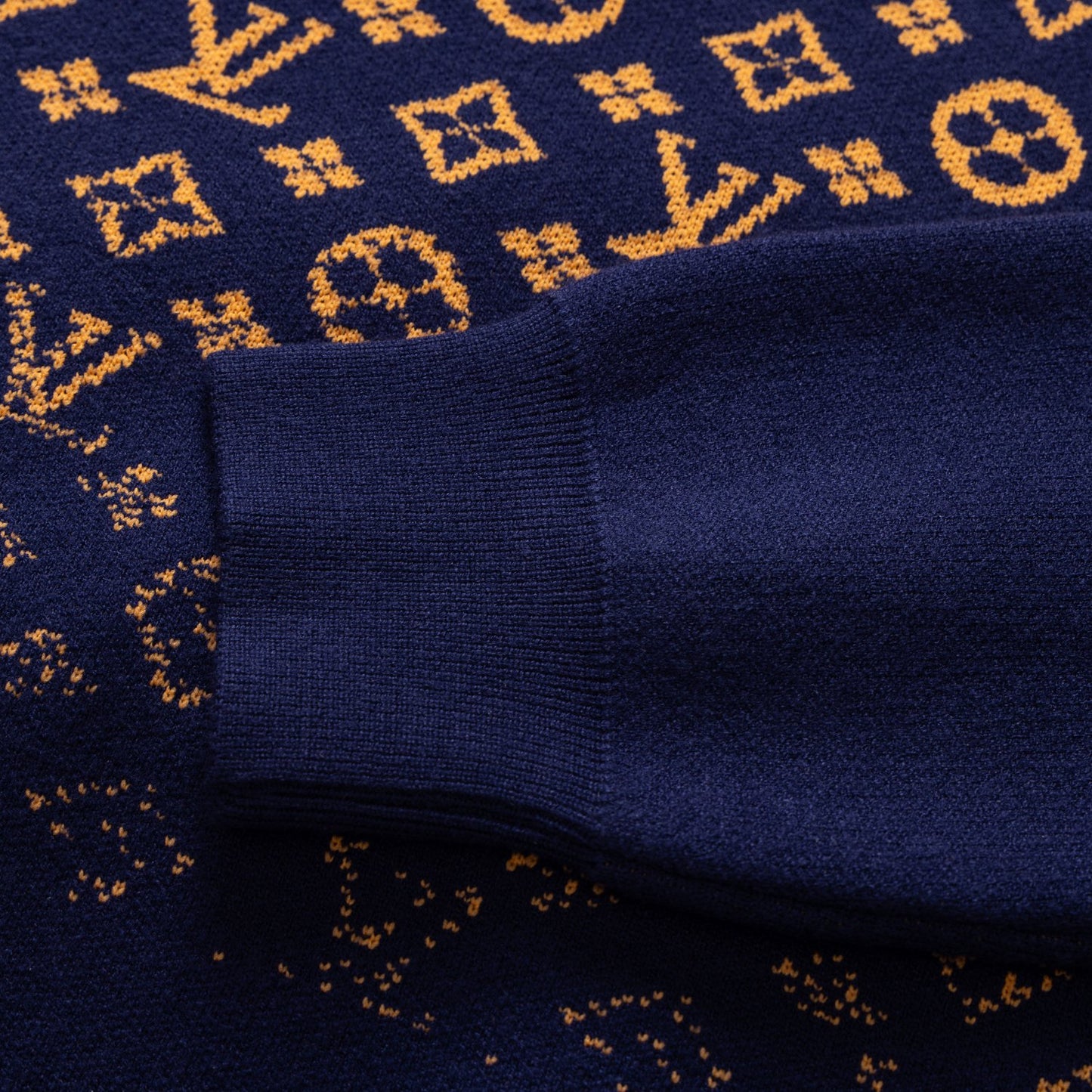 LV Gradient sweater 1824102102