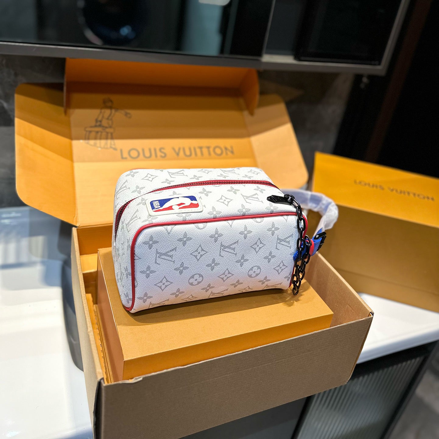 NBA co-branded toiletry bag 1824042608