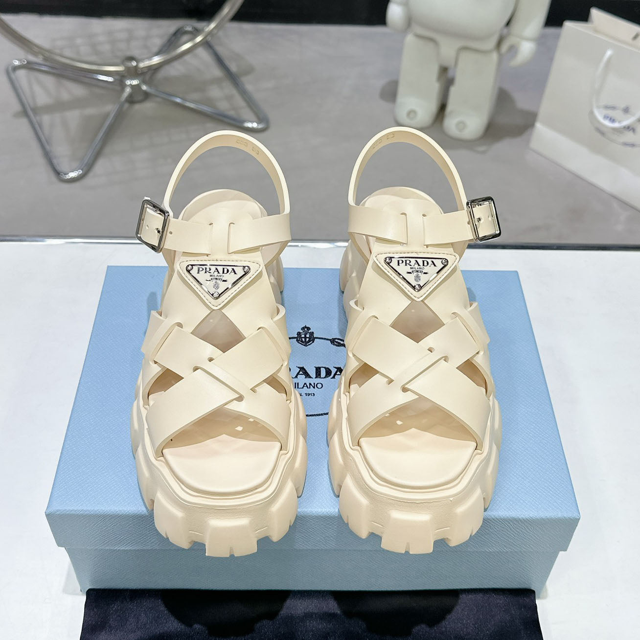 PRD triangle buckle sawtooth Roman woven platform rubber sandals 1824071010