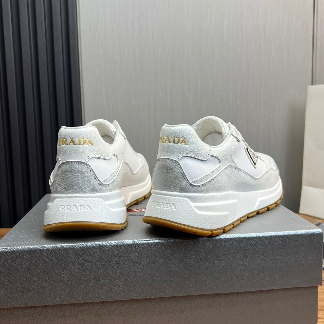 PR Cowhide stitching sneakers 1824102502