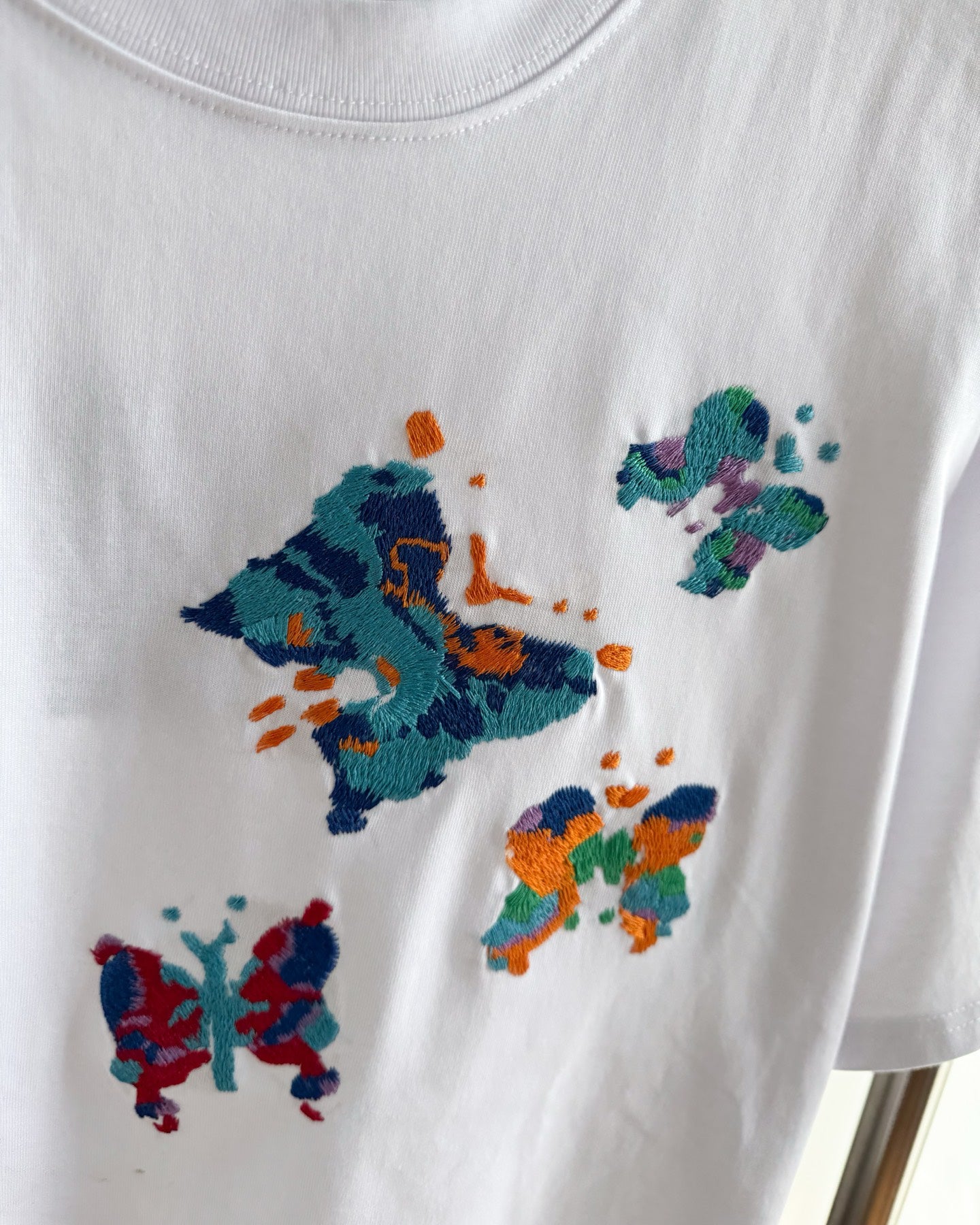 LV Unisex butterfly embroidered T-shirt 1825052210