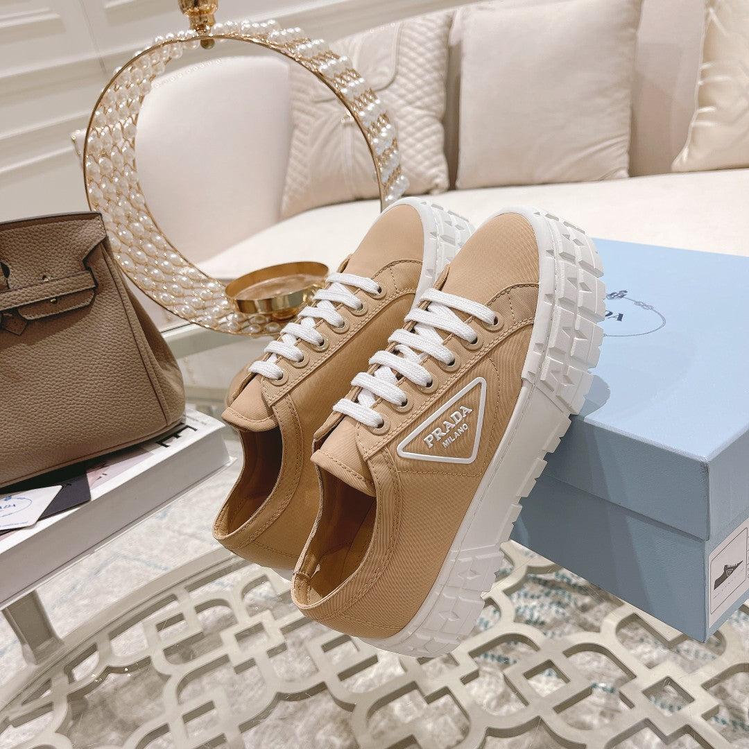 New fashionable and versatile thick-soled sneakers 1024013001