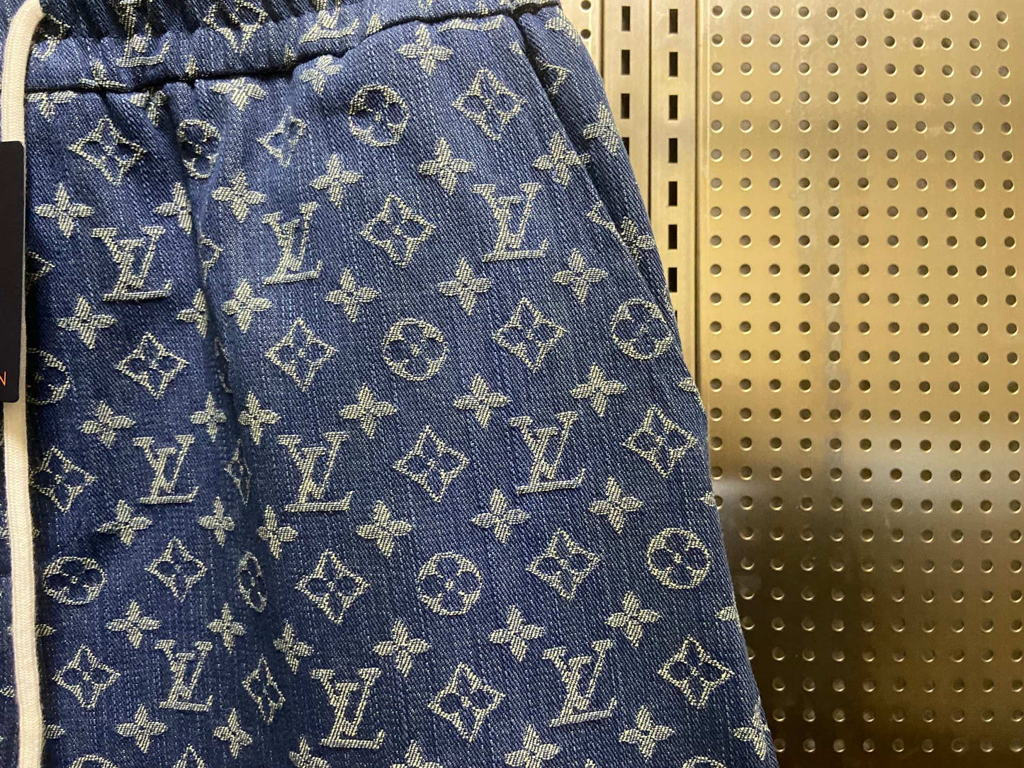 LV Men's denim shorts 1825052212