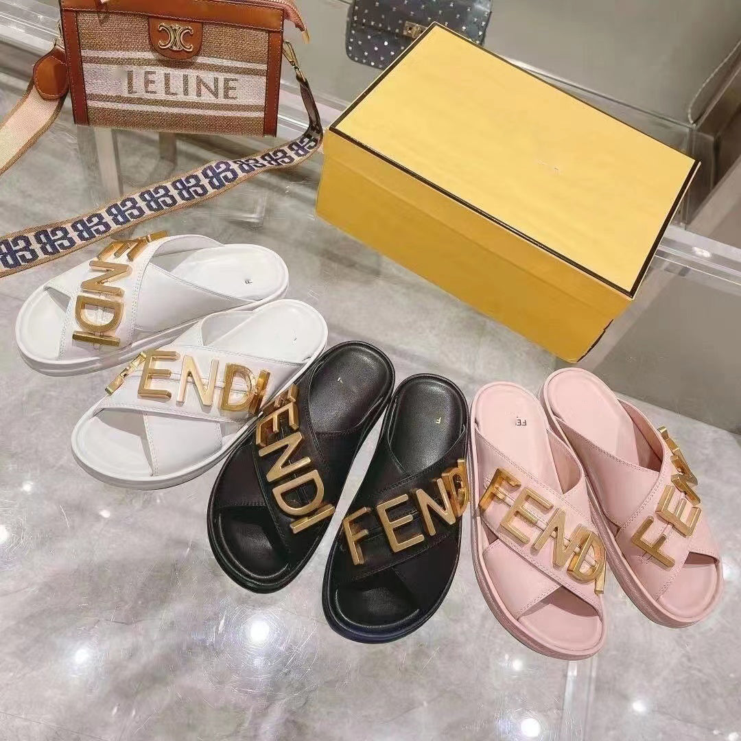 New top metal buckle beach sandals retro platform sandals and slippers classic sports slippers