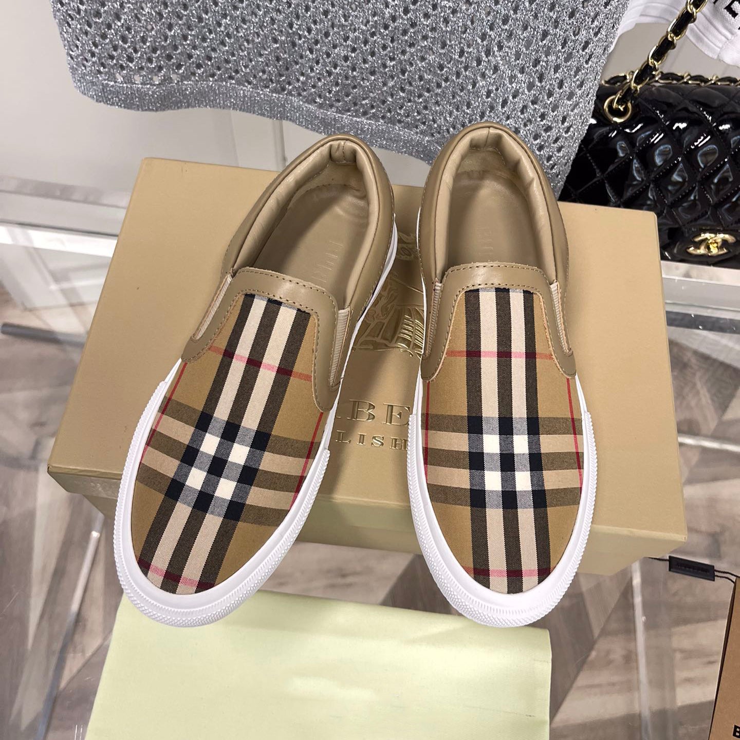B-Fashionable Couple Slip On XC07070511
