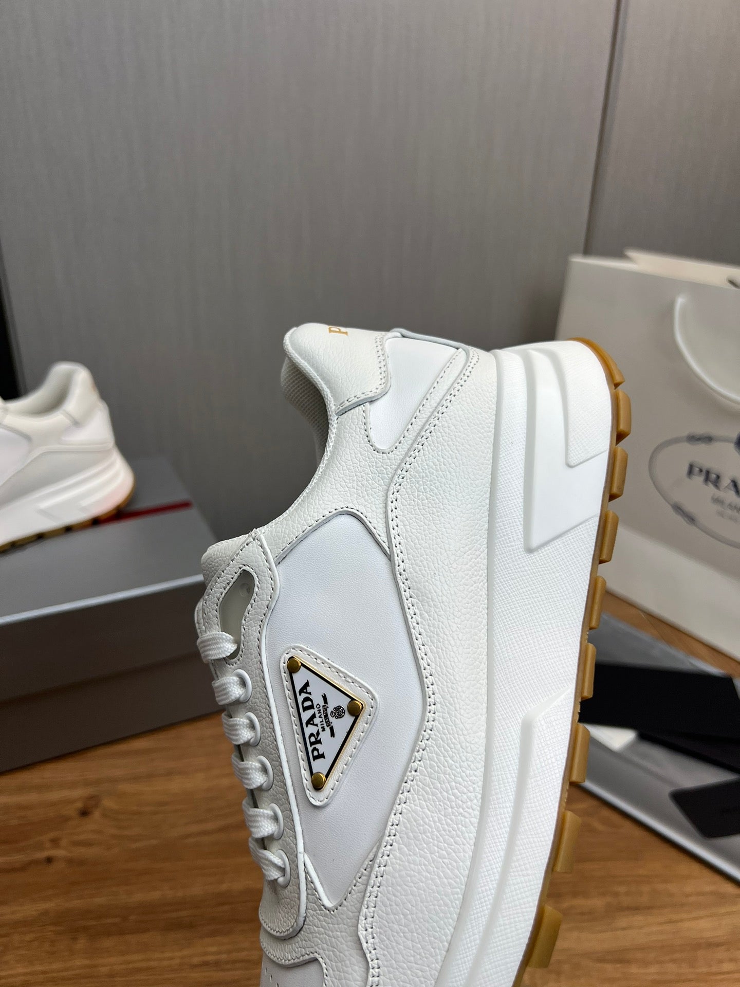 PR Cowhide stitching sneakers 1824102502