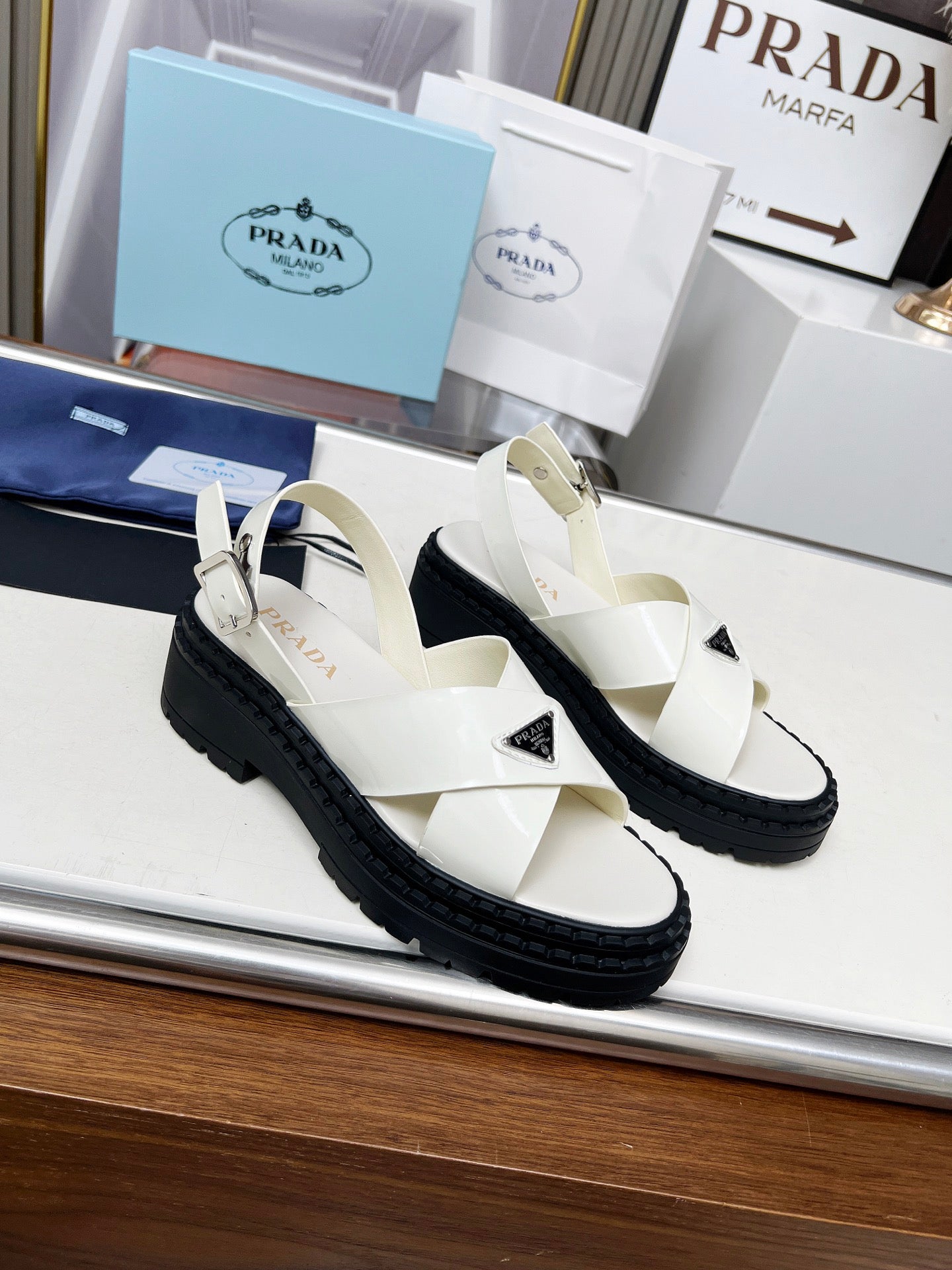 PR sandals 1825051905