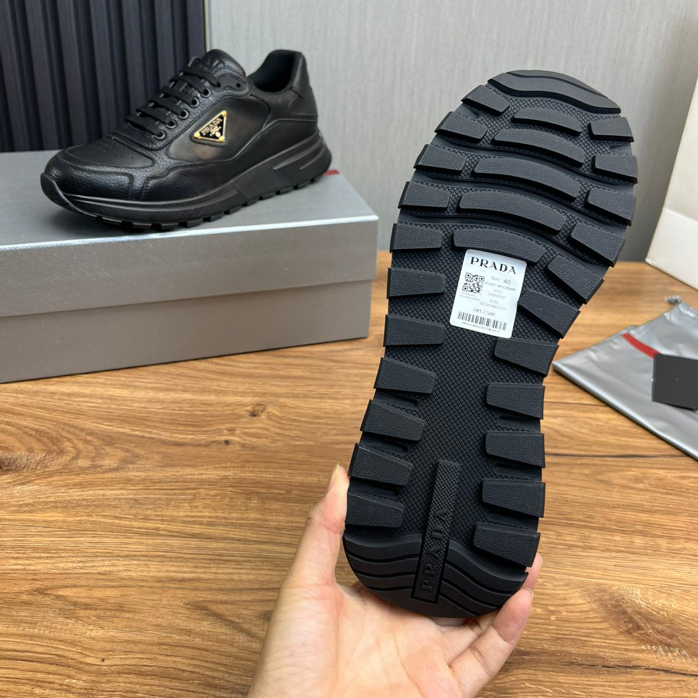 PR Cowhide stitching sneakers 1824102502