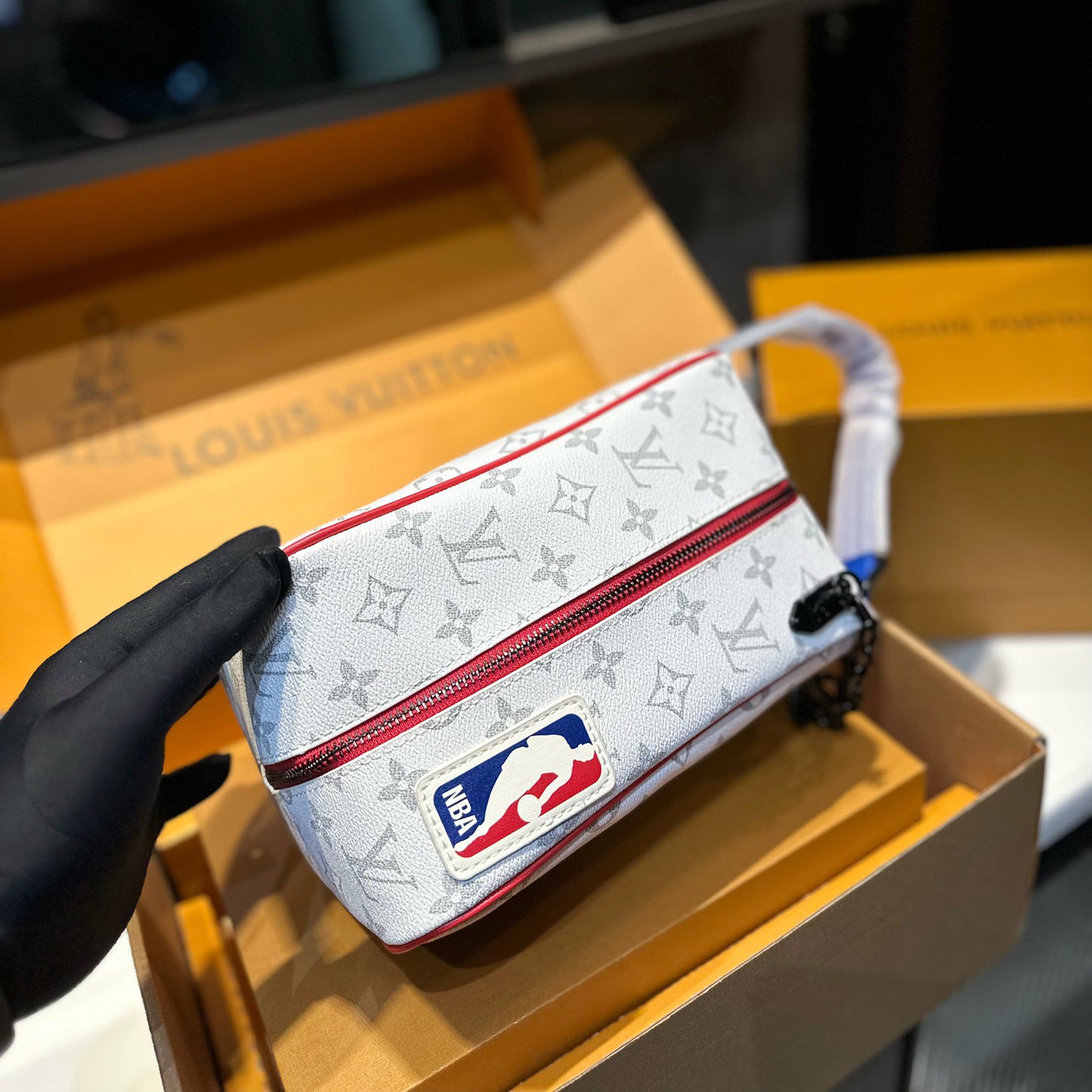 NBA co-branded toiletry bag 1824042608