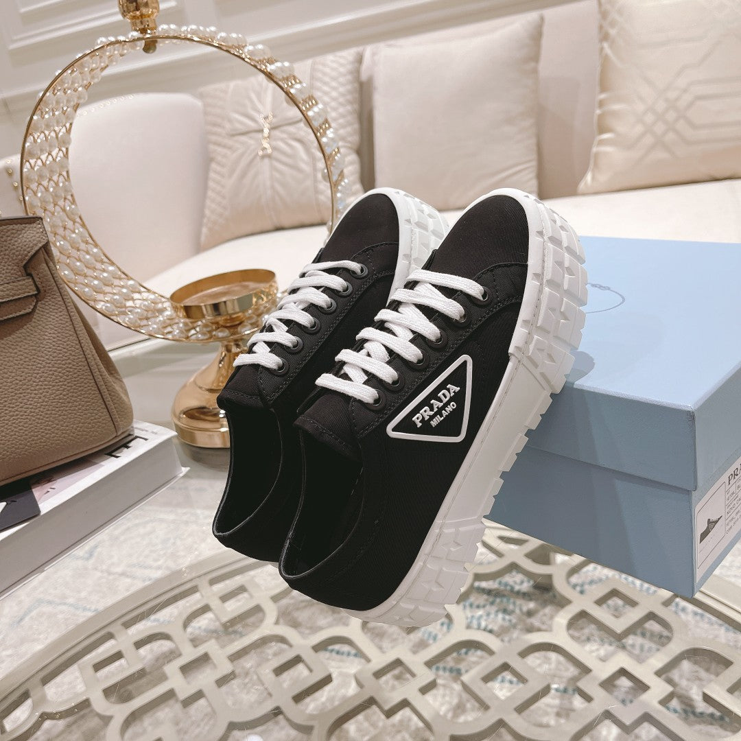 New fashionable and versatile thick-soled sneakers 1024013001