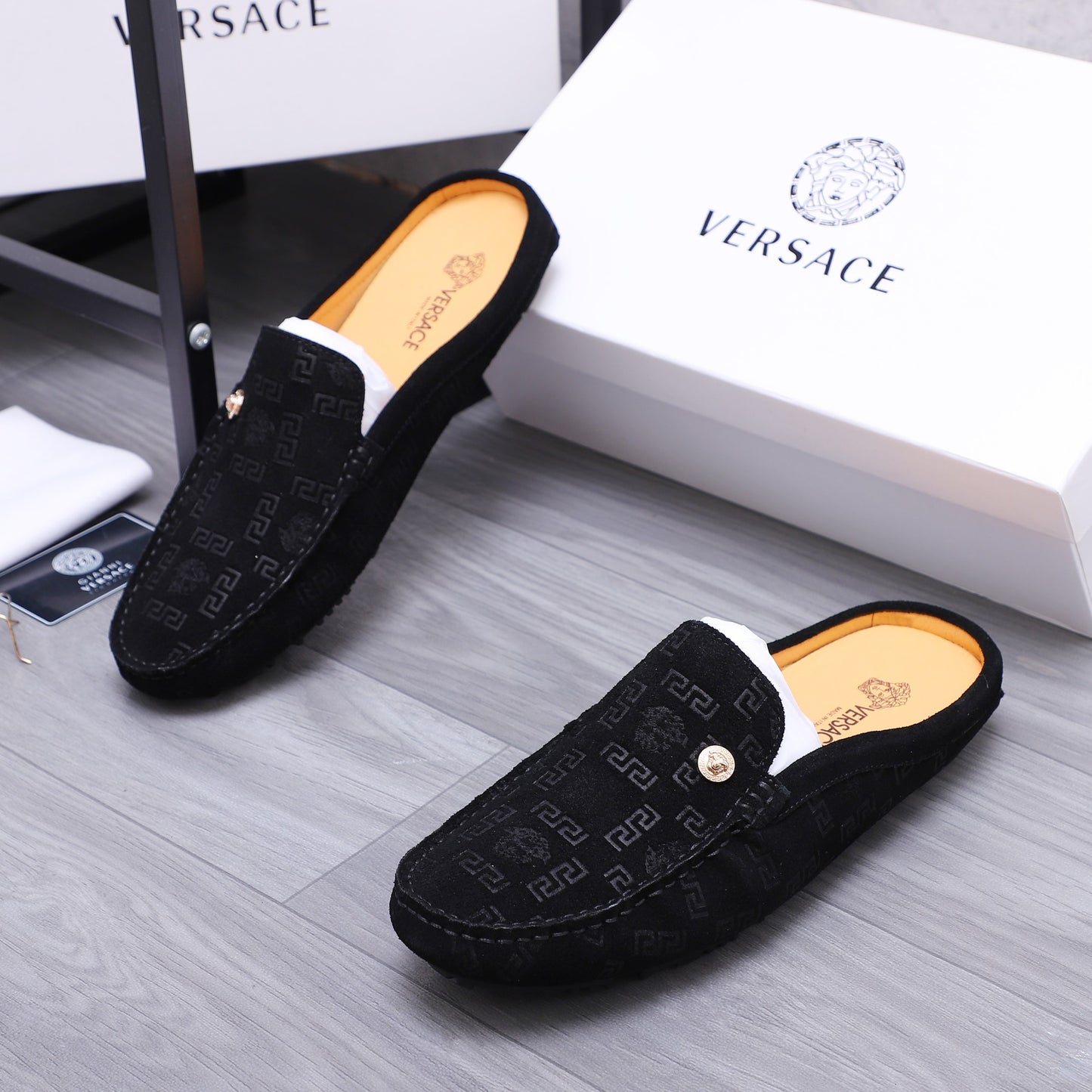 VS MEDUSA Embossed Shoes 1824060902