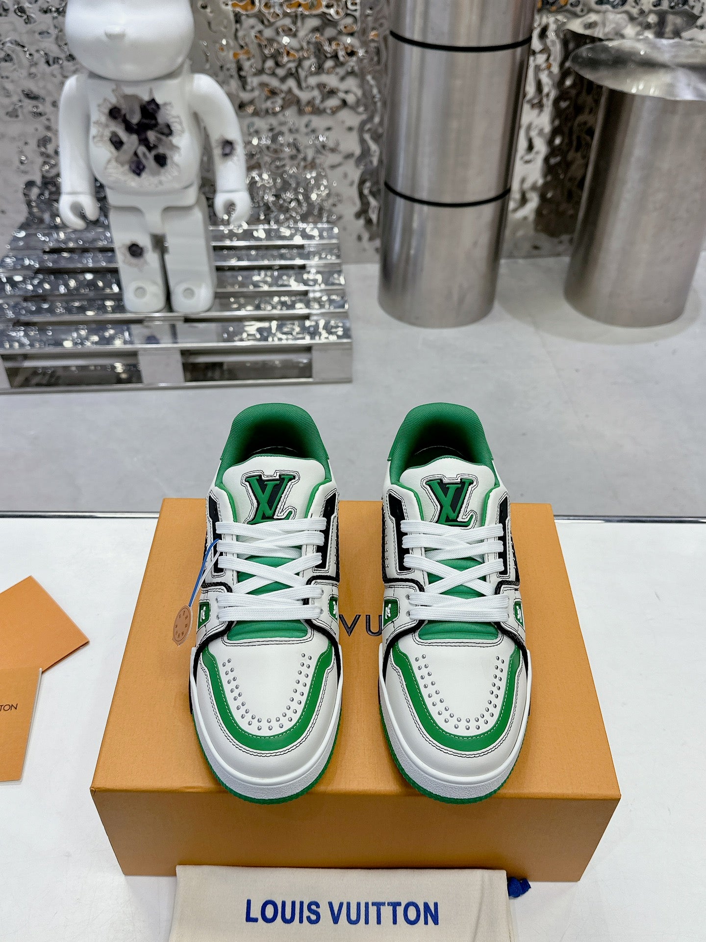 LV Trainer Sneaker 1825041702