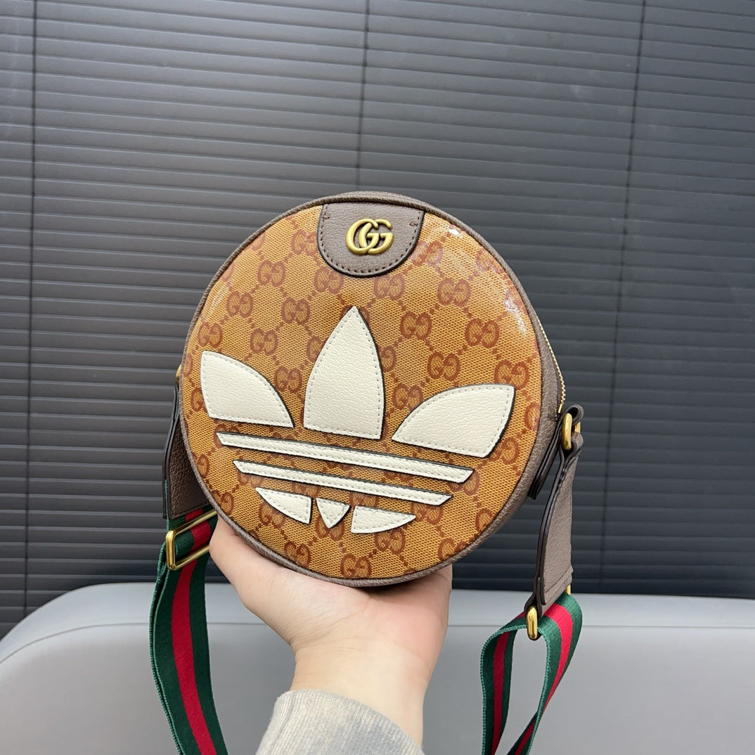 Co-branded round bag crossbody bag 1824042107