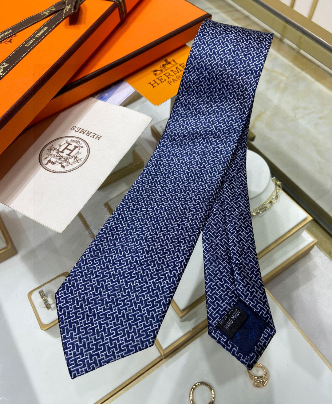 Twill silk hollow H letter tie 1824053005