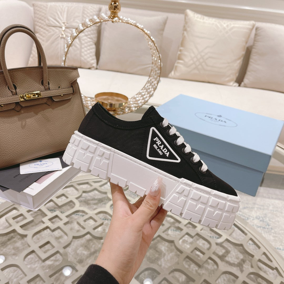 New fashionable and versatile thick-soled sneakers 1024013001