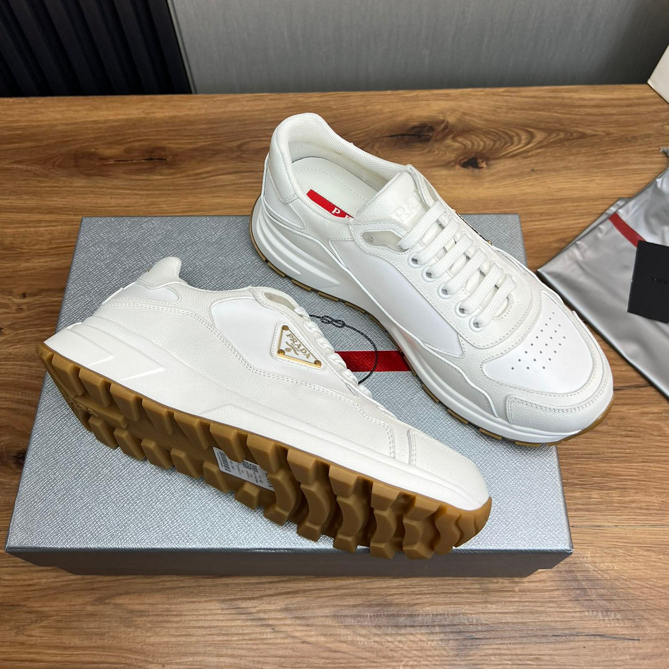 PR Cowhide stitching sneakers 1824102502