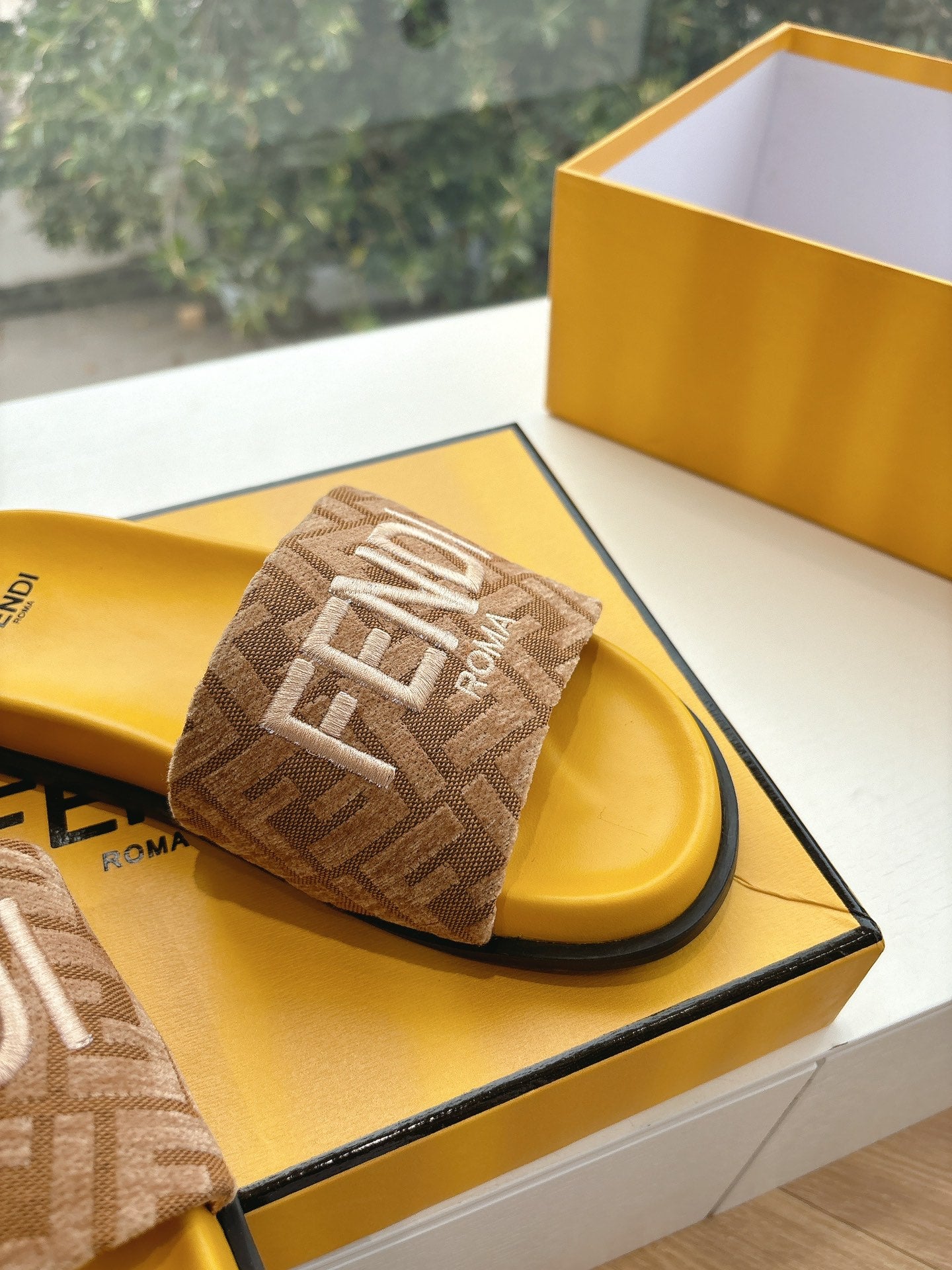 FD Slippers 1825041803