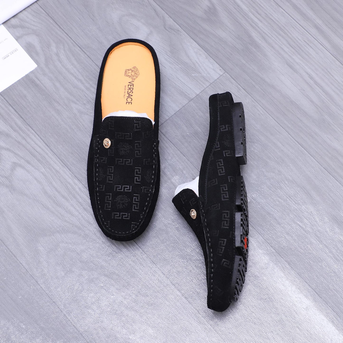 VS MEDUSA Embossed Shoes 1824060902