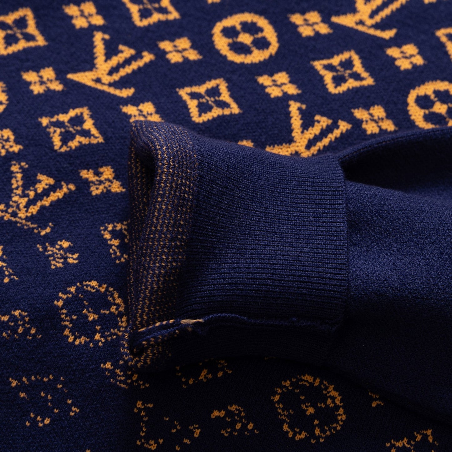 LV Gradient sweater 1824102102