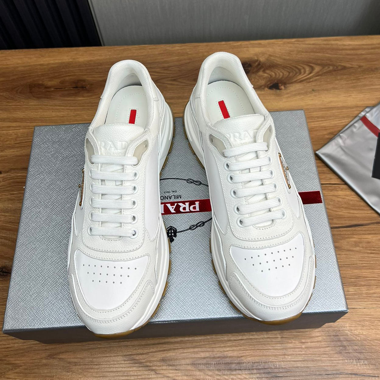 PR Cowhide stitching sneakers 1824102502